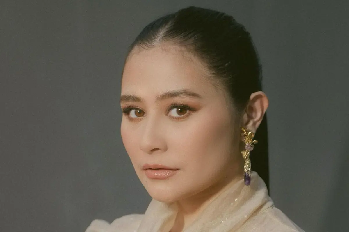 6 Inspirasi Gaya Rambut Ponytail Prilly Latuconsina yang Anti Membosankan