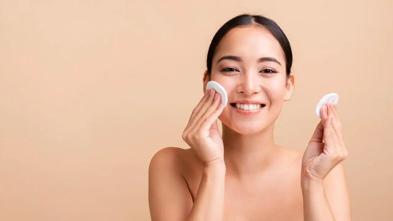 Ingin Makeup Tahan Lama di Acara Outdoor? Ini Tips agar Makeup Awet dan Tidak Luntur saat Cuaca Panas! (Foto: Freepik/freepik)