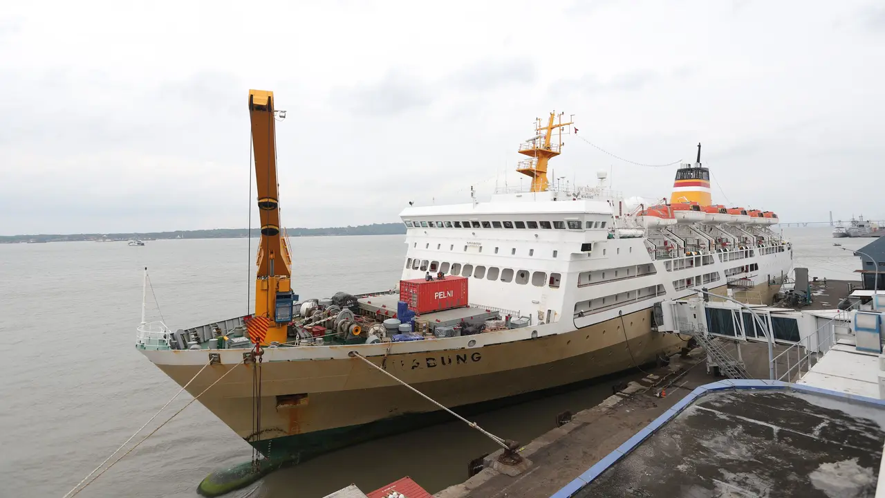 Kapal KM Sinabung yang difungsikan sebagai hotel terapung dalam gelaran KTT  ASEAN 2023. Kapal tersebut akan menjadi hotel mulai tanggal 6 sampai dengan 12 Mei 2023. (Dok Kemenhub)