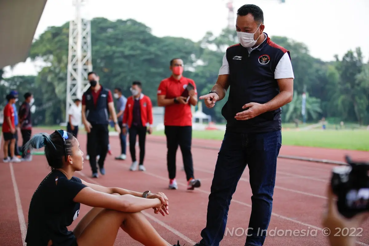 CdM Kontingen Indonesia untuk SEA Games Ferry Kono dan Emilia Nova