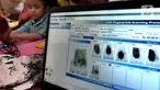 Murid SLB mengikuti tes STIFIn di Sekolah Luar Biasa A Pembina Tingkat Nasional, Lebak Bulus, Jakarta, Selasa (17/12/2019). Tes tesebut dilakukan melalui menscan  ksepuluh ujung jari dengan mengambil waktu tidak lebih dari satu menit. (merdeka.com/Arie Basuki)