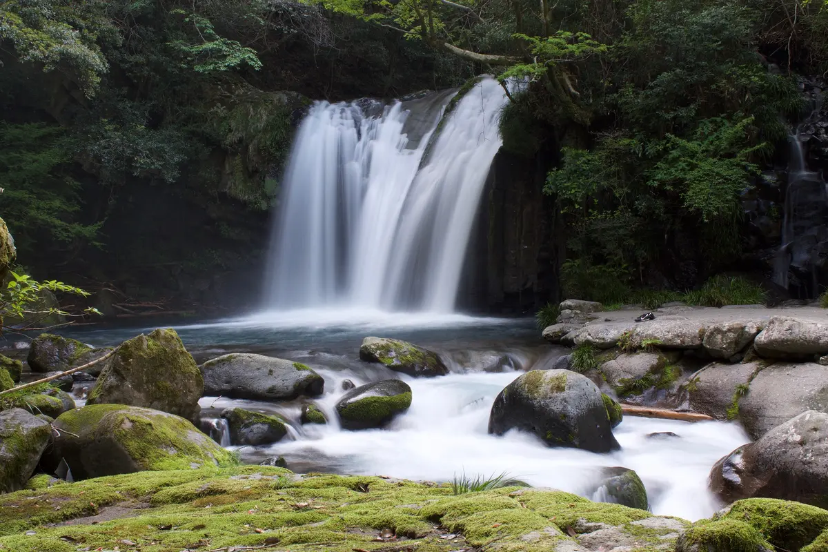 Menyelami Keindahan Curug Ciporolak di Jantung Lebak Banten