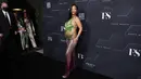 Rihanna berpose saat perayaan produk kecantikannya Fenty Beauty dan Fenty Skin di Goya Studios, Los Angeles, California, Amerika Serikat, 11 Februari 2022. Rihanna diketahui tengah hamil anak pertama dengan kekasihnya, A$AP Rocky. (Mike Coppola/Getty Images/AFP)