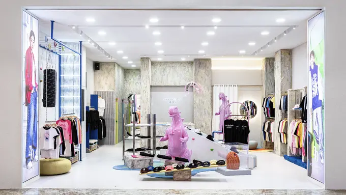 VERSHOME dan VOC Studio Hadirkan Konsep Ritel Busana Baru dengan Teknologi pada Gerai Pertama ADLV di Indonesia