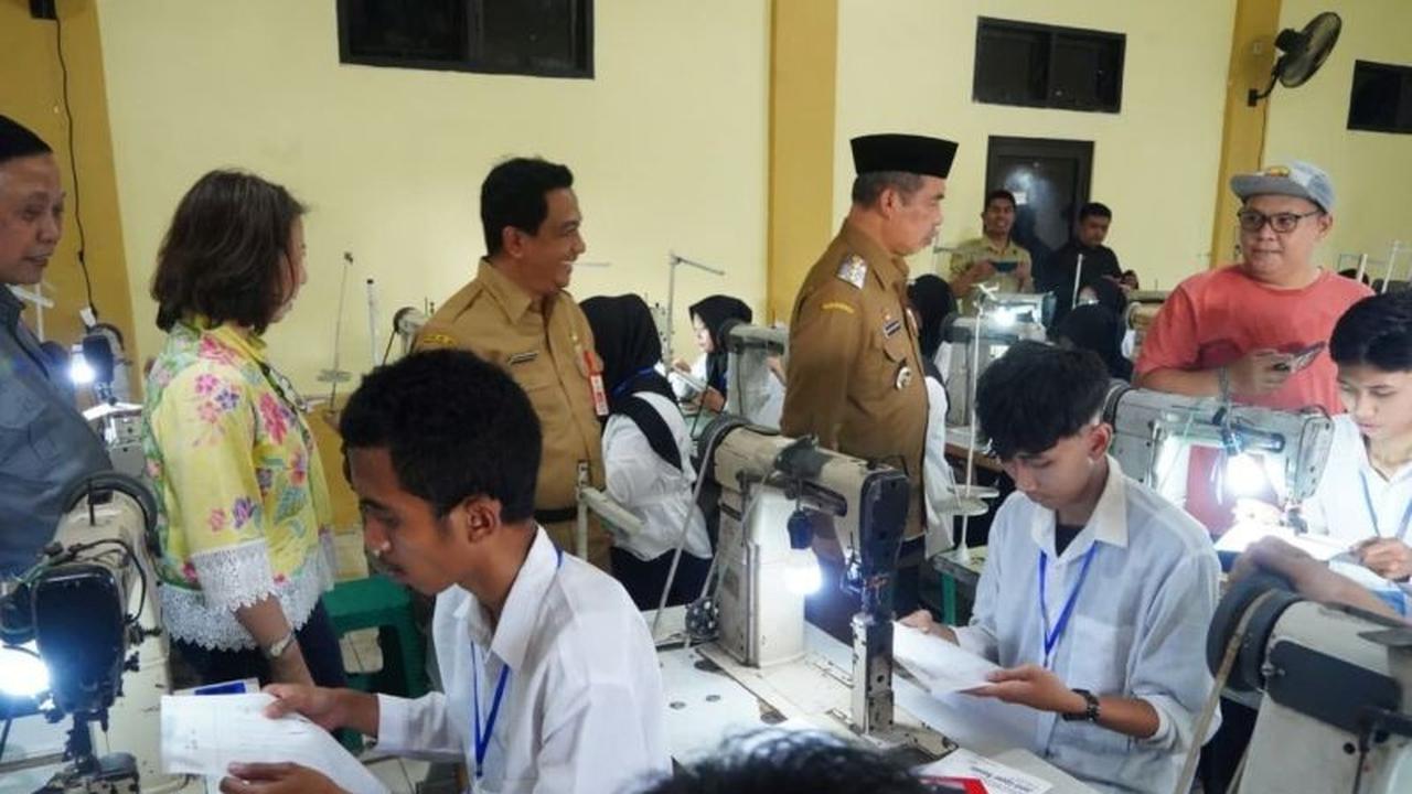 Fakta Unik: Pemkab Madiun Targetkan 526 Tenaga Terampil dari Pelatihan Jahit Sepatu untuk Kurangi Pengangguran