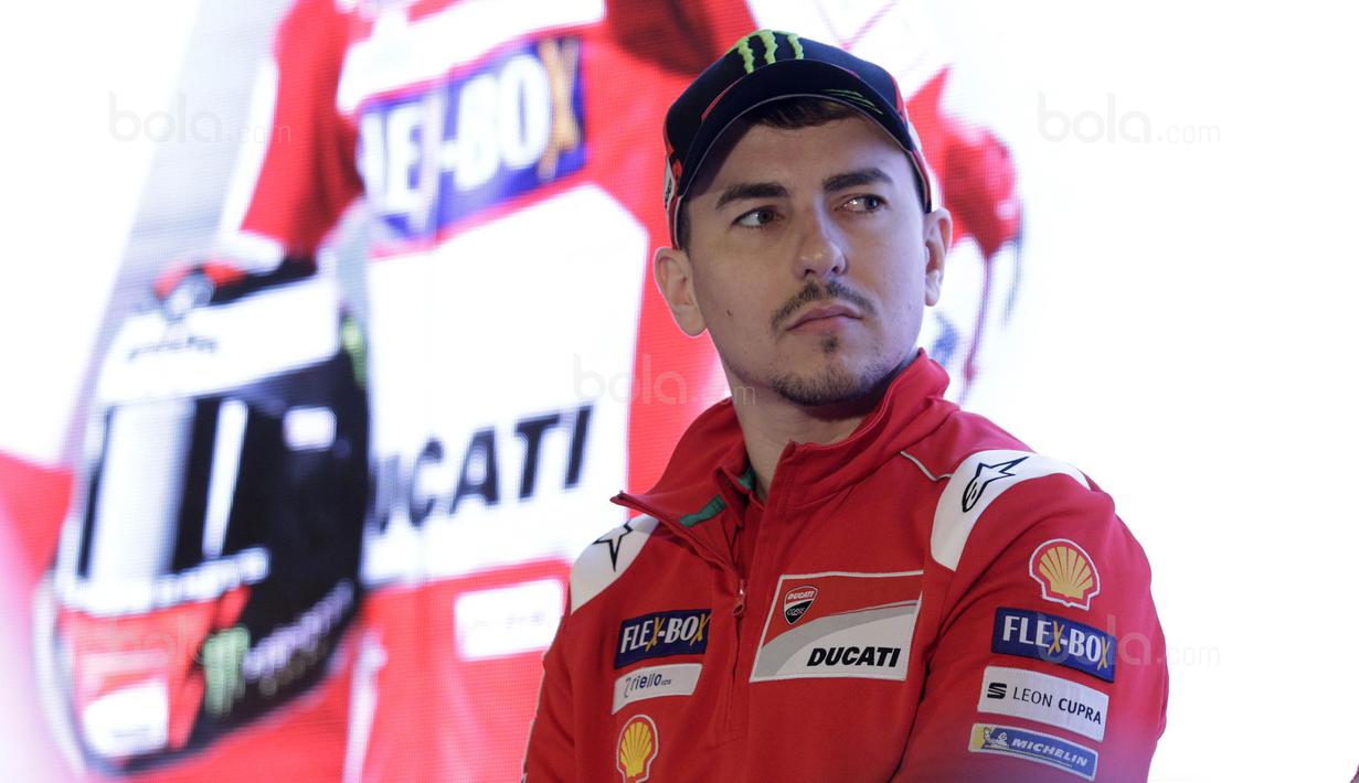 Pebalap Ducati, Jorge Lorenzo, saat jumpa pers di Hotel Sheraton, Jakarta, Kamis (1/2/2018). Acara bertajuk "Libas Tantanganmu" ini merupakan rangkaian kampanye dari Shell Advance. (Bola.com/M Iqbal Ichsan)