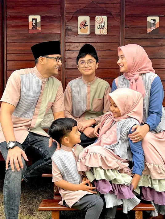 <p>Meski sibuk di dunia politik, Hengky Kurniawan selalu menyempatkan waktu untuk keluarga kecilnya.Momen manis sekaligus bahagia Hengky bersama keluarga kecilnya terlihat di media sosial. (FOTO: instagram.com/hengkykurniawan)</p>