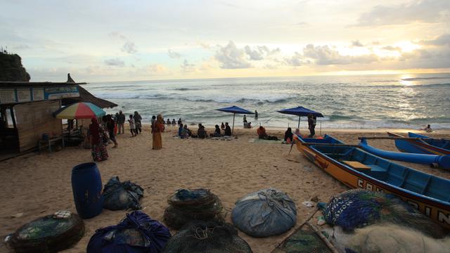 Objek wisata pantai di Bantul dan Gunungkidul sepi meski sudah libur Natal dan tahun baru. (Foto: Liputan6.com/Hendro)