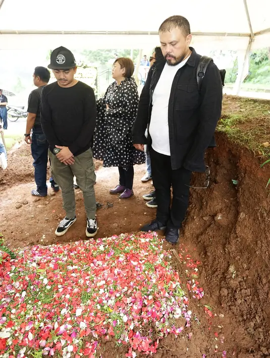 Pemakaman Ria Irawan (Bambang E Ros/Fimela.com)