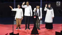 Wakil Presiden terpilih 2019-2024, KH Ma’ruf Amin (kedua kanan) bersama Presiden RI terpilih 2019-2014, Joko Widodo jelang pidato Visi Indonesia di SICC, Sentul, Kab Bogor, Jawa Barat, Minggu (14/7/2019). KH Ma’ruf Amin menutup pidato dengan doa bagi bangsa.  (Liputan6.com/Helmi Fithriansyah)