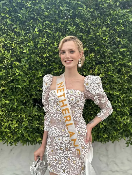 Penampilannya selalu menawan dengan riasan wajah yang sempurna bagaikan Barbie. [Foto: Instagram/ theamazonsolange]