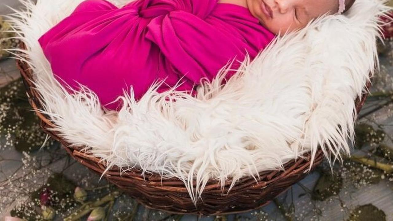Berikut ini ada beberapa inspirasi nama bayi perempuan mulai dari nama dengan makna cantik, modern, hingga bernafaskan Islami beserta dengan artinya. Semoga menjadi doa yang baik bagi sang buah hari.