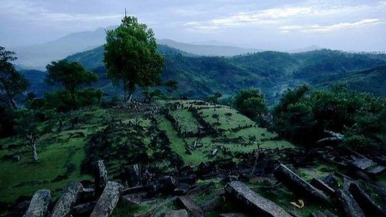 <b>Gunung Padang Megalithic Site</b><br>