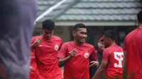 Ramdani Lestaluhu (tengah) dalam latihan perdana Persija Jakarta menyambut Piala Menpora. (Media Persija).