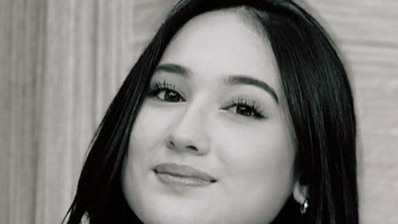 Makin Dekat, 8 Foto Laura Moane Saat Dikasih Cincin Oleh Maia Estianty
