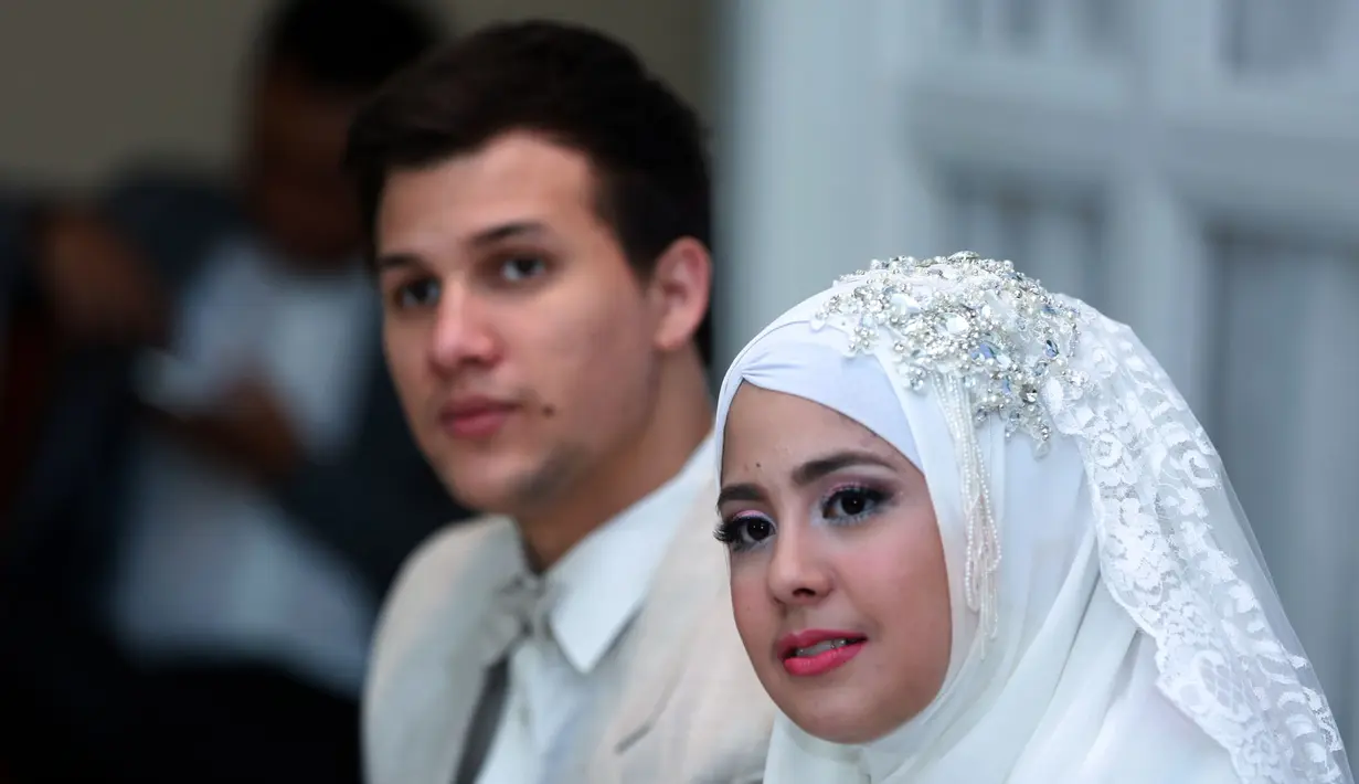 Betapa seriusnya wajah Risty Tagor saat melayani pertanyaan dari para awak media. (Fathan Rangkuti/Bintang.com)