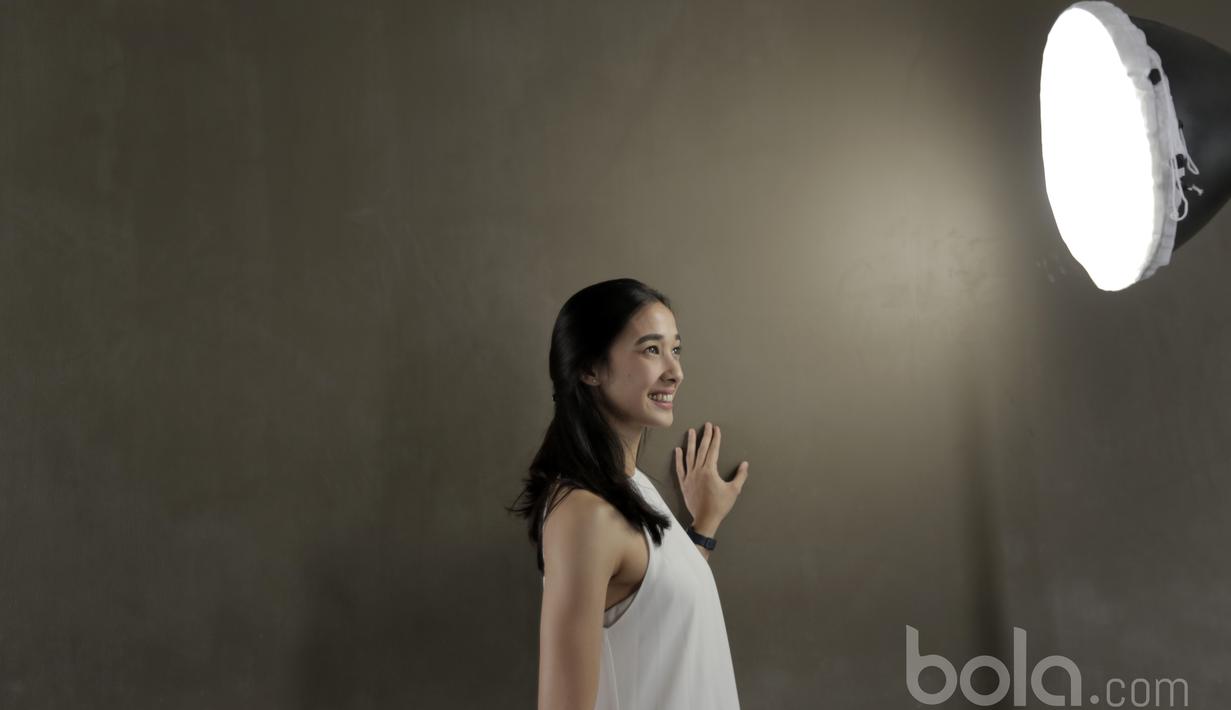 Dengan postur tubuh yang cukup tinggi banyak orang menilainya cocok untuk menjadi model, namum hal tersebut tak pernah terlintas dalam pikiran Hele. (Bola.com/Nicklas Hanoatubun)