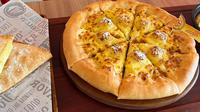 Manis Legit Durian Musang King Berpadu Keju Mozarella dalam Menu Pizza. (Dok: Liputan6.com dyah pamela)