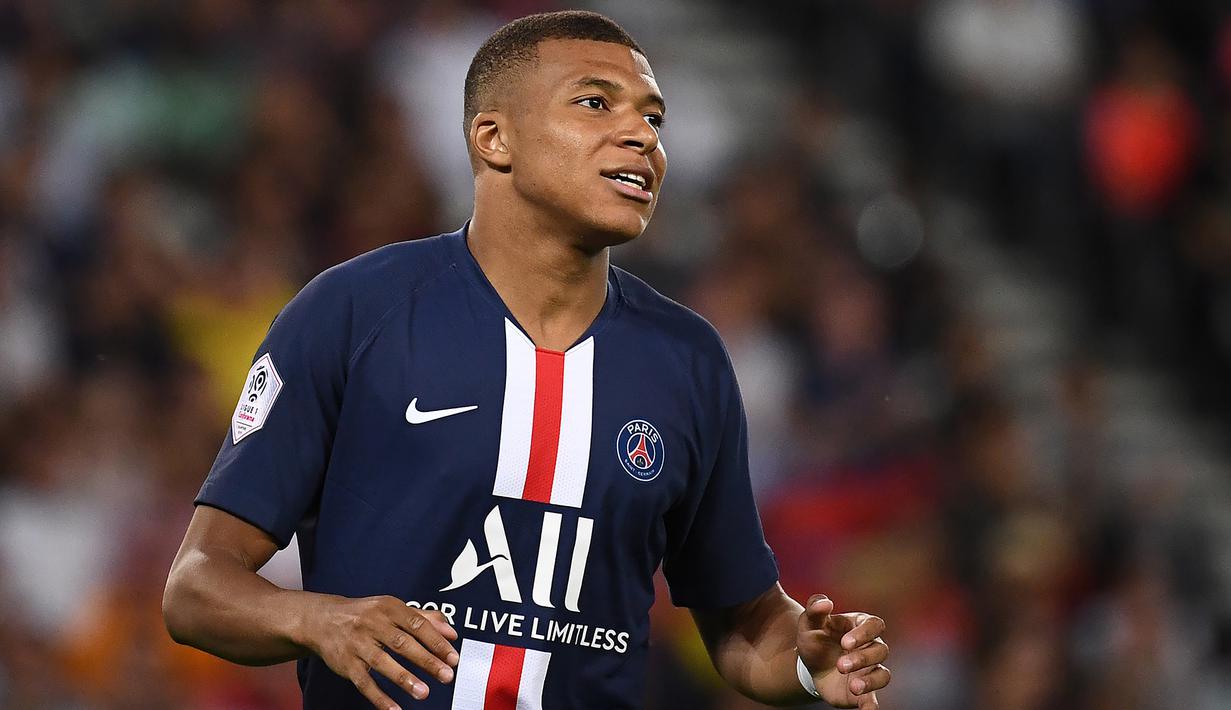 2. Kylian Mbappe - PSG melabuhkan Kylian Mbappe dari Monaco dengan nilai transfer 135 juta euro. (AFP/Franck Fife)
