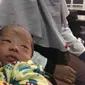 Seorang bayi berusia tiga pekan di Samarindamengeluarkan darah saat menangis.