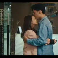 Nuca dan Michelle Ziudith dalam film Misi Kafe Biru (YouTube/Falcon)
