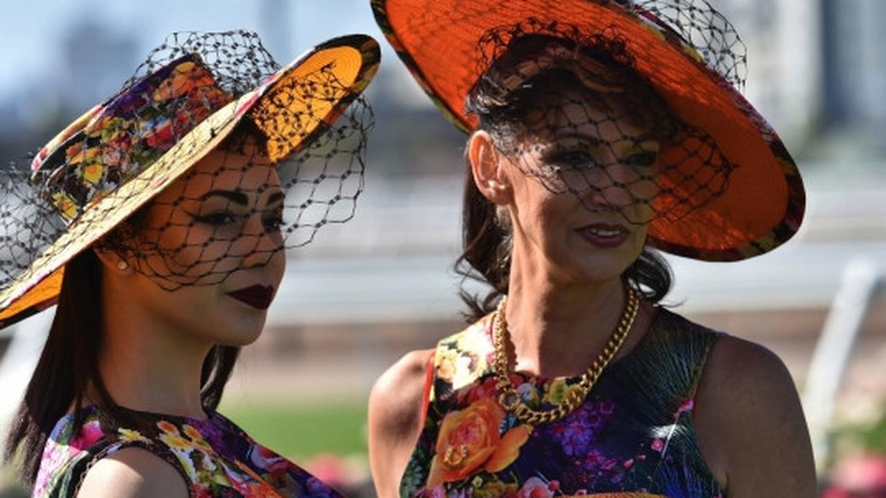 Kehebohan para gadis 'Racegoers' cantik di arena pacuan kuda