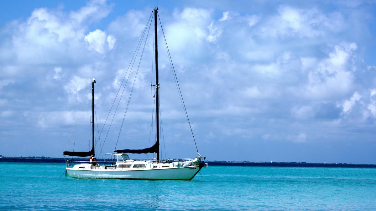 14 Agustus 1979: Amukan Dahsyat di Laut Irlandia, 15 Peserta Lomba Kapal Layar Tewas