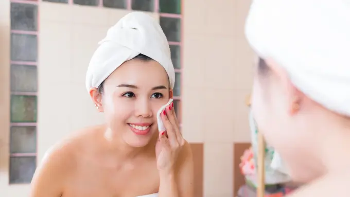 Membersihkan Makeup