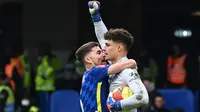 Penyelamatan penalti Kepa Arrizabalaga di menit-menit akhir babak extra time mengantarkan Chelsea lolos ke putaran kelima Piala FA 2021/2022. Chelsea berhasil menang 2-1 (1-1) usai mengatasi perlawanan tamunya Plymouth Argyle di putaran keempat, Sabtu (5/2/2022). (AFP/Glyn Kirk)