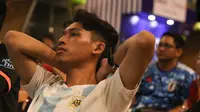 &nbsp;
Reaksi kecewa pendukung Timnas Argentina ketika timnya tertinggal dari Timnas Arab Saudi saat nonton bareng Piala Dunia 2022 bersama Aice di Asthana Kemang, Jakarta Selatan, Selasa (22/11/2022). (Bola.com/Bagaskara Lazuardi)