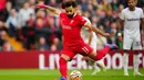 Selain itu, Salah juga dicatat oleh Squawka menjadi pemain pertama yang telah terlibat dalam terciptanya enam gol dan sembilan assist dari 12 laga terakhir di Liga Inggris. (AP Photo/Jon Super)