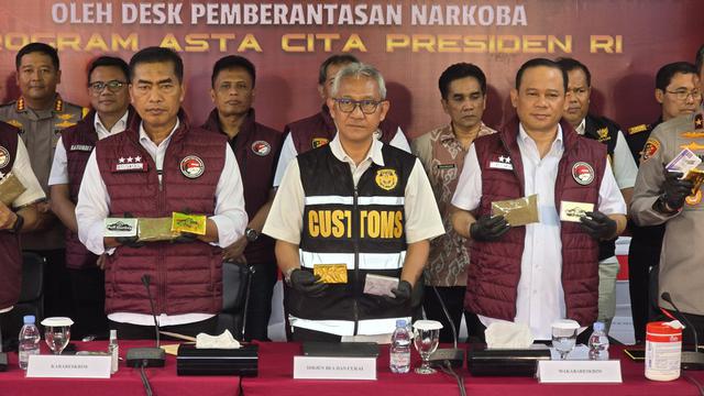 Konferensi Pers Pengungkapan kasus clandestine laboratory (lab) narkotika berjenis hashish, happy five, dan cartridge pods system di Uluwatu, Bali, pada November 2024.