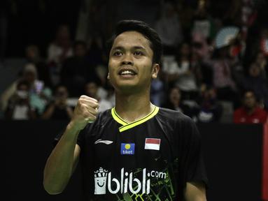 Tunggal putra Indonesia, Anthony Sinisuka Ginting, saat menghadapi tunggal China, Huang Yu Xiang, pada laga Indonesia Masters 2020 di Istora Senayan, Jakarta, Jumat (17/1). Anthony Ginting menang 21-11, 21-14 atas Huang Yu Xiang. (Bola.com/Yoppy Renato)