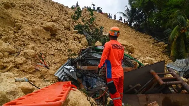 Tanah Longsor di Naga, Cebu, Filipina setelah Topan Mangkhut membawa hujan deras ke willayah tersebut. (AFP)