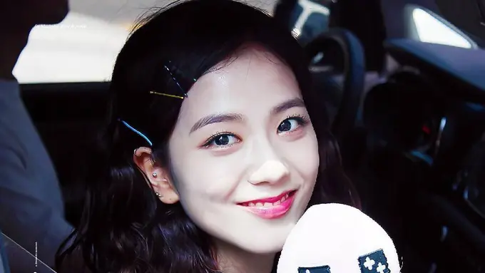 [Bintang] 4 Gaya Narsis Jisoo BLACKPINK Ini yang Bikin Netizen Gemes