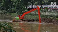 Untuk diketahui, pendangkalan sungai bisa terjadi karena adanya pengendapan partikel padatan yang terbawa oleh arus. (Liputan6.com/Angga Yuniar)