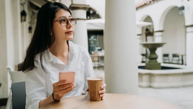 wanita juni tanpa pencitraan