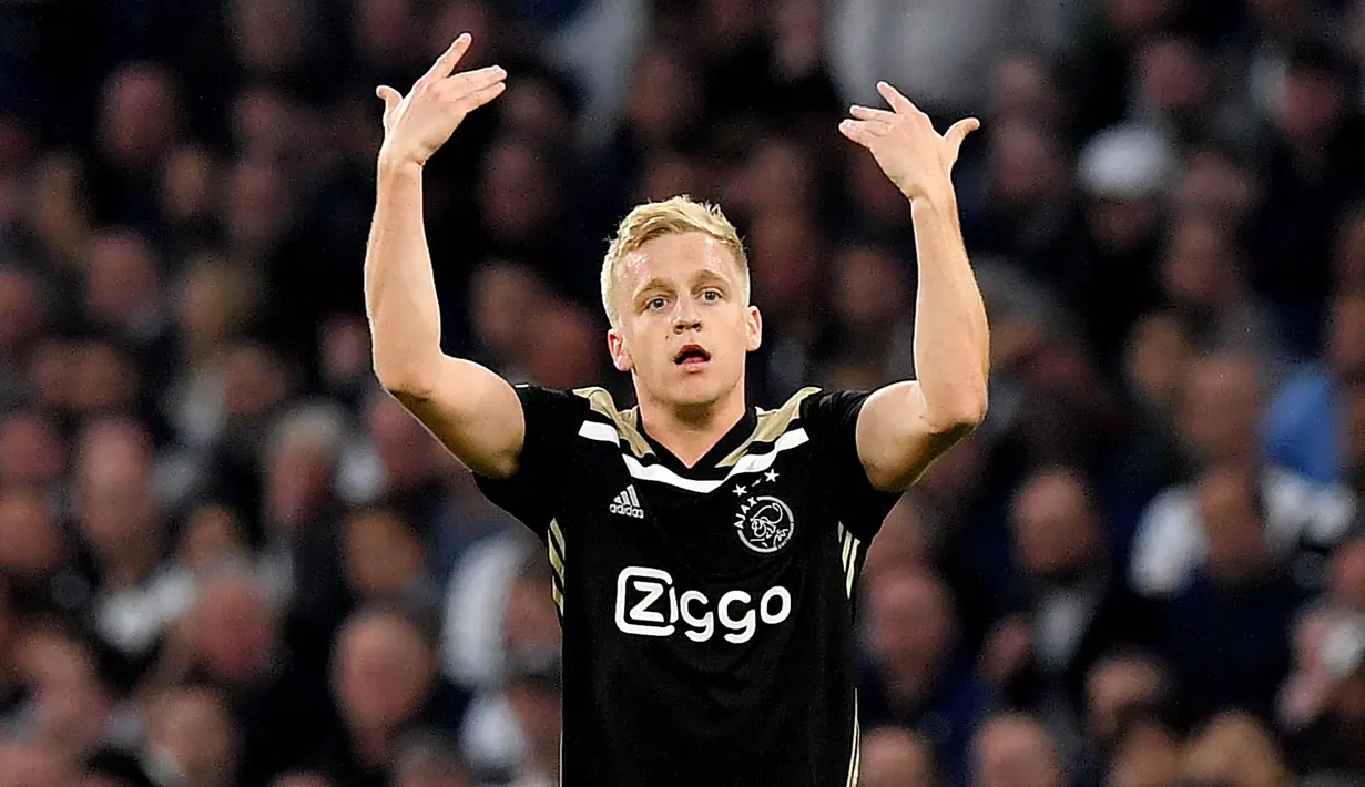 Van de Beek memiliki kelebihan yaitu mampu memainkan tiga peran di lini tengah, Manchester United bisa menempatkanya sebagai gelandang serang, gelandang tengah, maupun gelandang bertahan. (AFP/Emmanuel Dunand)