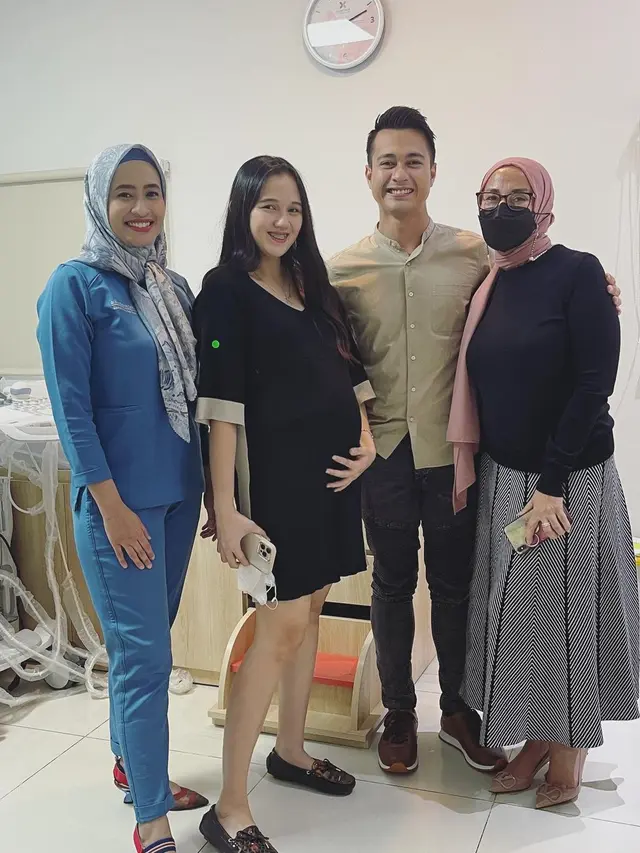 [Fimela] Eza Gionino dan Meiza Aulia