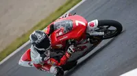 Veda Ega Pratama finis pertama pada race kedua balapan Idemitsu Asia Talent Cup di Sirkuit Buriram, Thailand. (Astra Honda Motor)