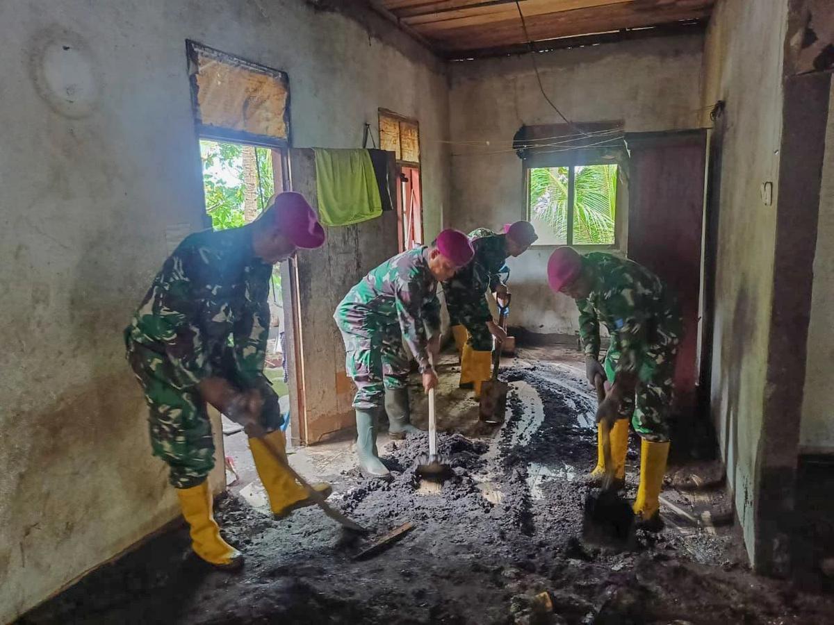 FOTO: TNI AL Salurkan Bantuan Logistik Pascabencana di Kepulauan Sitaro