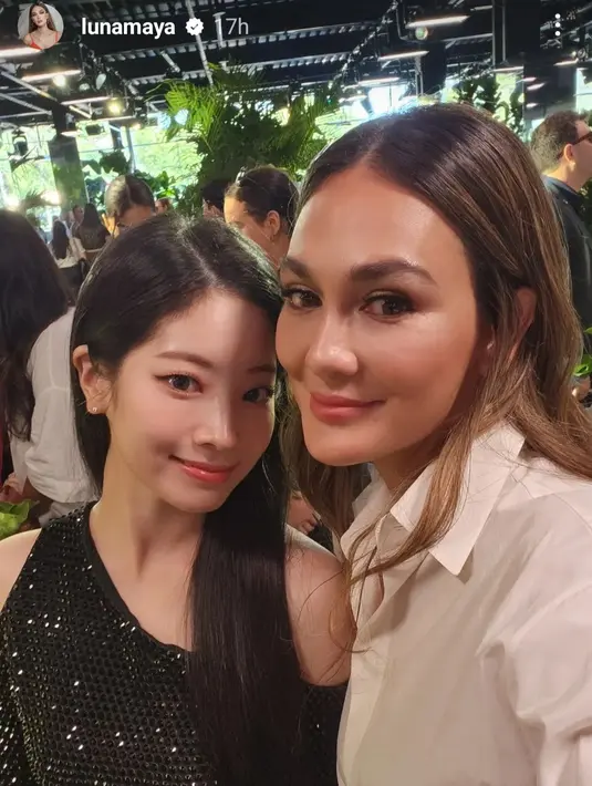 <p>Luna maya saat selfie bareng Dahyun TWICE. Lantara sering sekali bertemu artis Korea, Luna disebut K-Popers paling beruntung. "Mbak bulan adalah kasta tertinggi kpopers Indonesia," kata warganet di Instagram. (Foto: Instagram/ lunamaya)</p>