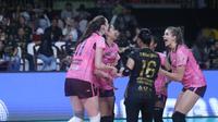 Tim putri Jakarta Popsivo Polwan sukses mengatasi perlawanan Gresik Petrokimia Pupuk Indonesia dengan skor 3-1 (24-26, 25-17, 25-20, 25-16) untuk meraih kemenangan pertama babak final four PLN Mobile Proliga 2025 di GOR Jayabaya, Kediri, Jawa Timur, Jumat (18/4/2025).