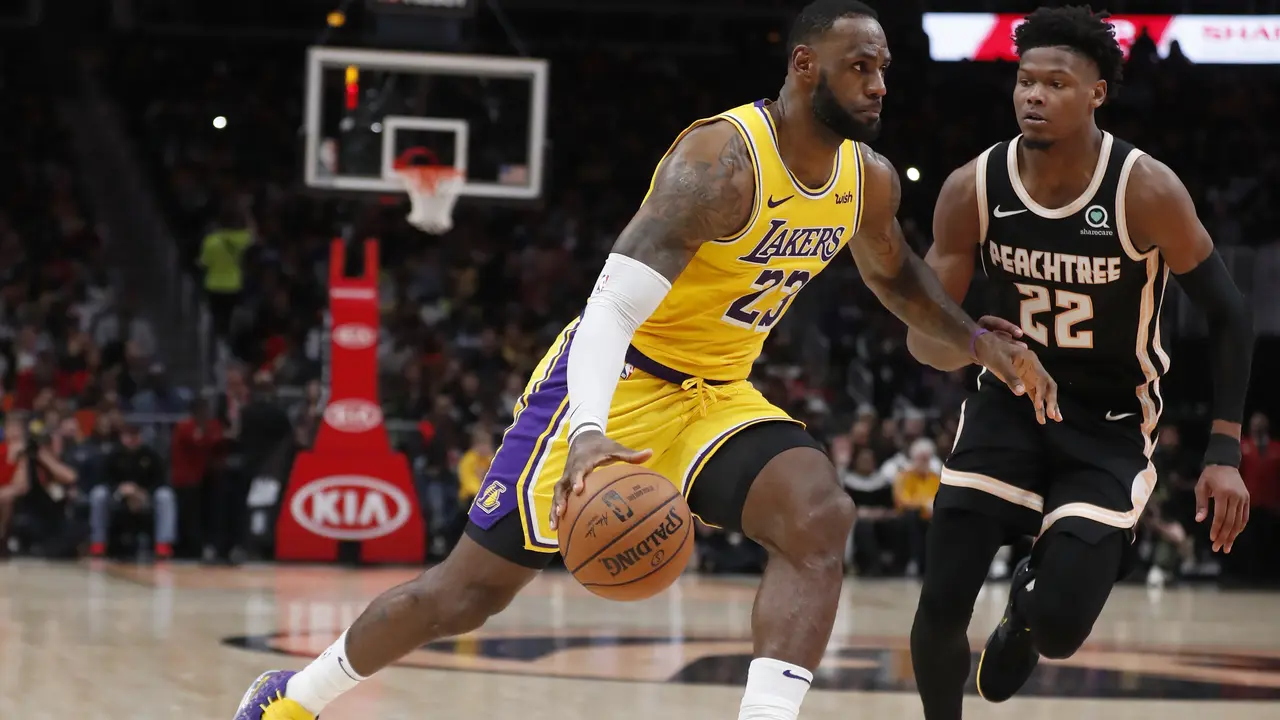 Lakers Bungkam Hawks
