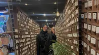 140 Caption Instagram Inggris Singkat tentang Mirror Selfie yang Aesthetic