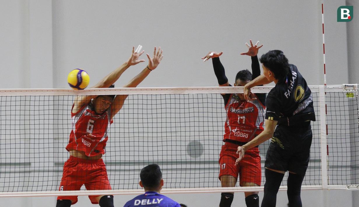 Dengan begitu, Surabaya Bhayangkara Samator memimpin klasemen sementara final four Proliga 2022 dengan dua kemenangan. (Bola.com/M Iqbal Ichsan)