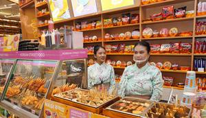 Di dalam galeri ini, pengunjung bisa menemukan ragam rasa ramyeon, dari yang klasik hingga yang unik, tersusun dalam display menarik. (Foto: Istimewa)