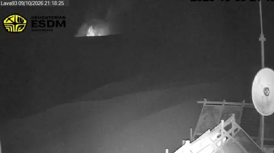 Anak Krakatau Erupsi 13 Kali Dalam 5 Jam, Waspada Bahaya Lontaran Batu Pijar