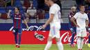 Secara mengejutkan, Levante menambah gol di menit ke-57. Jose Campana (kiri) sukses mengkonversi umpan lambung yang diberikan oleh de Frutos menjadi tendangan voli keras yang menghujam ke gawang Los Blancos. Levante unggul dengan skor 2-1 atas Real Madrid. (Foto: AP/Alberto Saiz)