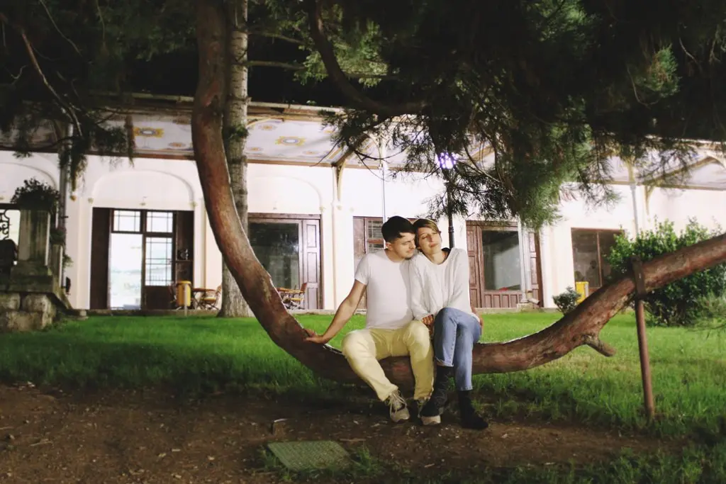 Pertanyaan yang sering dilontarkan orang kalau tahu pacarmu nggak romantis. (Foto: unsplash.com/Ancha Luchit)